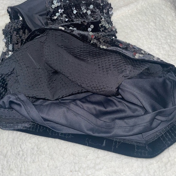 From express, never warn. New w/tags sequin skirt. fleece lining mini skirt - Picture 4 of 4